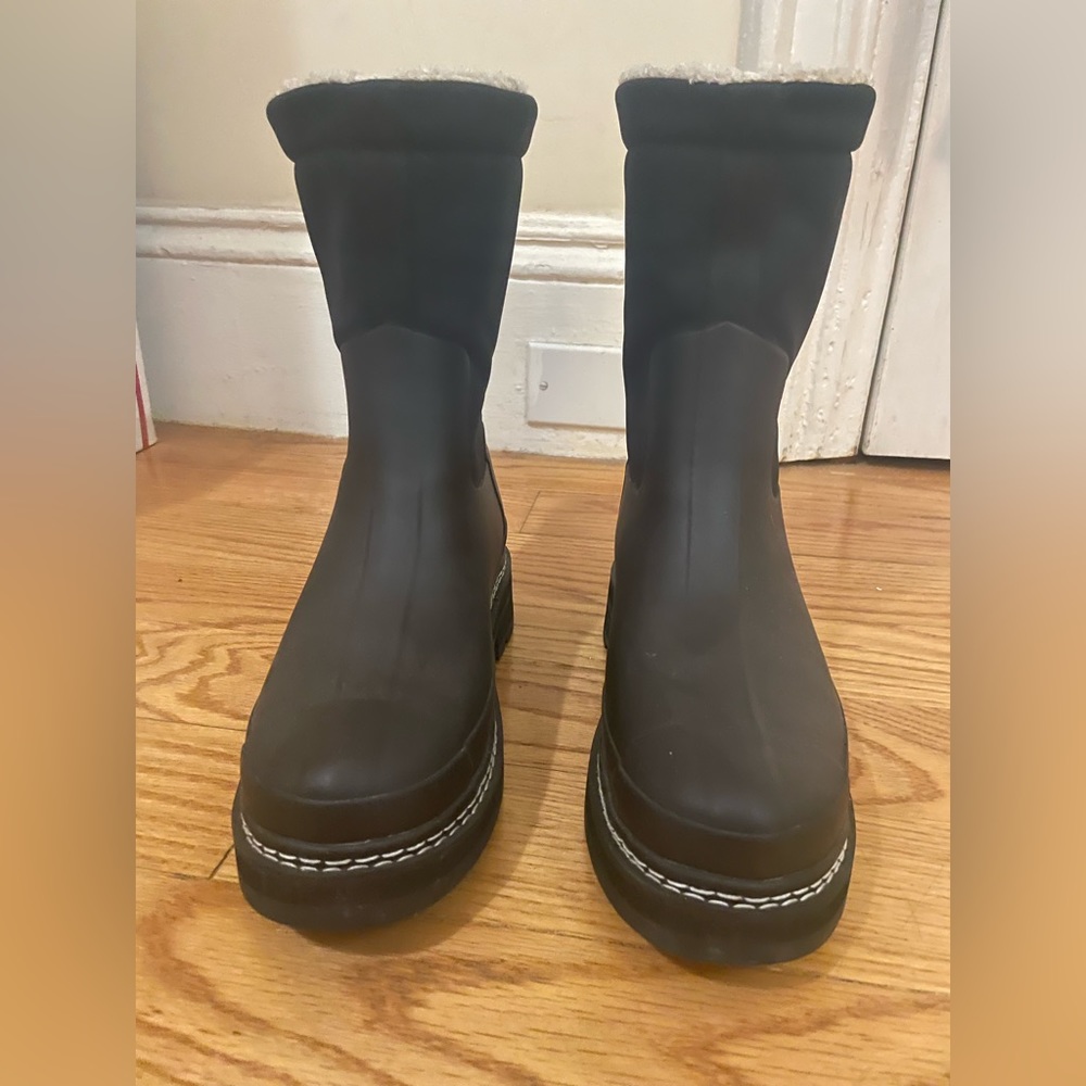 Hunter Black Winter Rain Boots Durable and Sleek